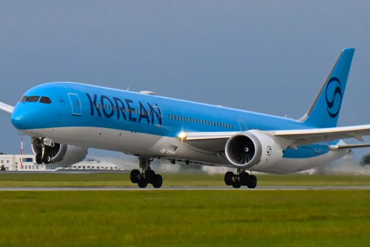 Korean Air Boeing 787-10 Dreamliner (HL8515) lifting off from runway at Prague Airport