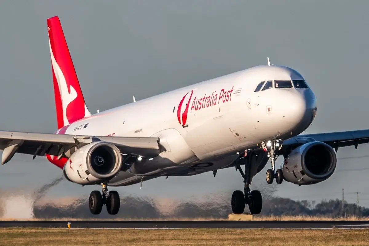 VH-XF5 Qantas Freight Airbus A321-200F, 19 years landing at Sydney Airport (SYD).