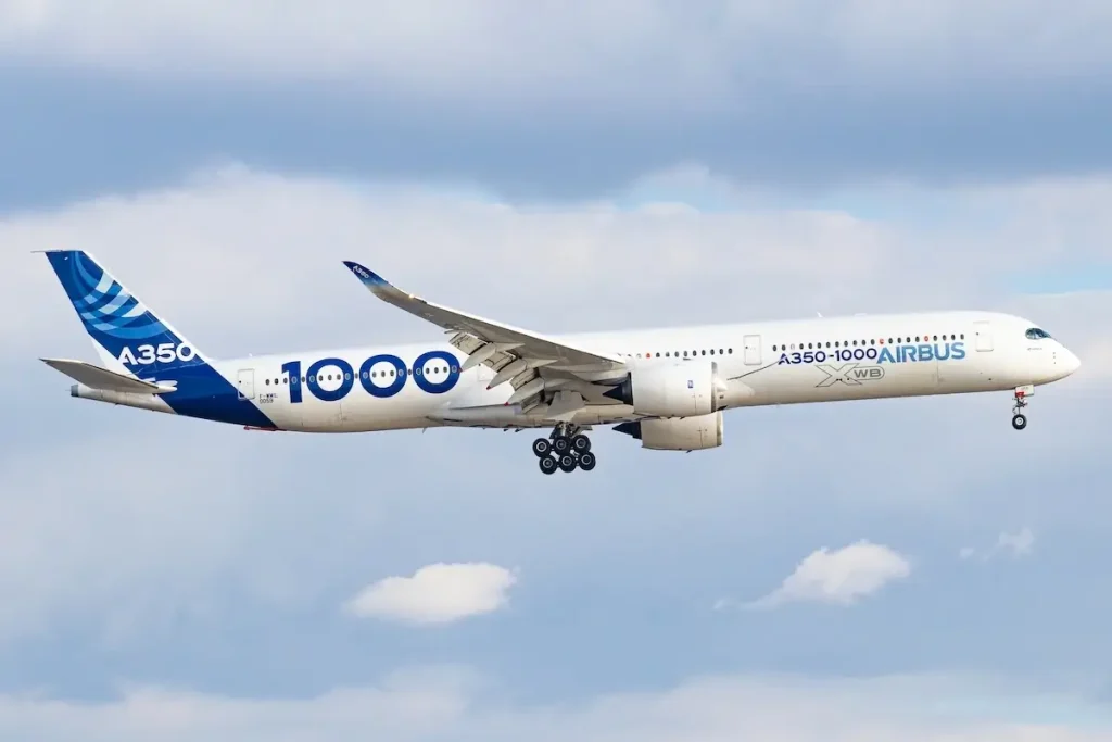 Airbus Industrie Airbus A350-1041 (F-WMIL, 059) approaching Hamburg Finkenwerder Airport