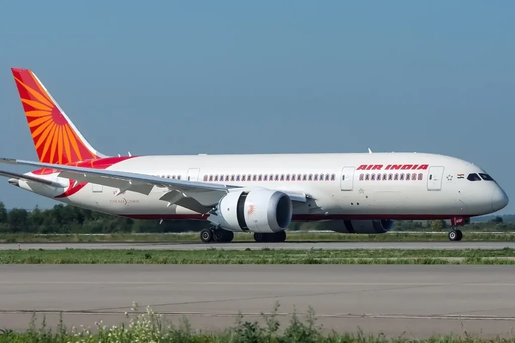 First flight Boeing 787 Dreamliner VT-ANP Air India to the Moscow Domodedovo International airport
