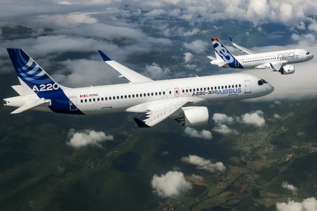 The Airbus A220 which could soon fly with Japan Airlines inflight with the A319neo