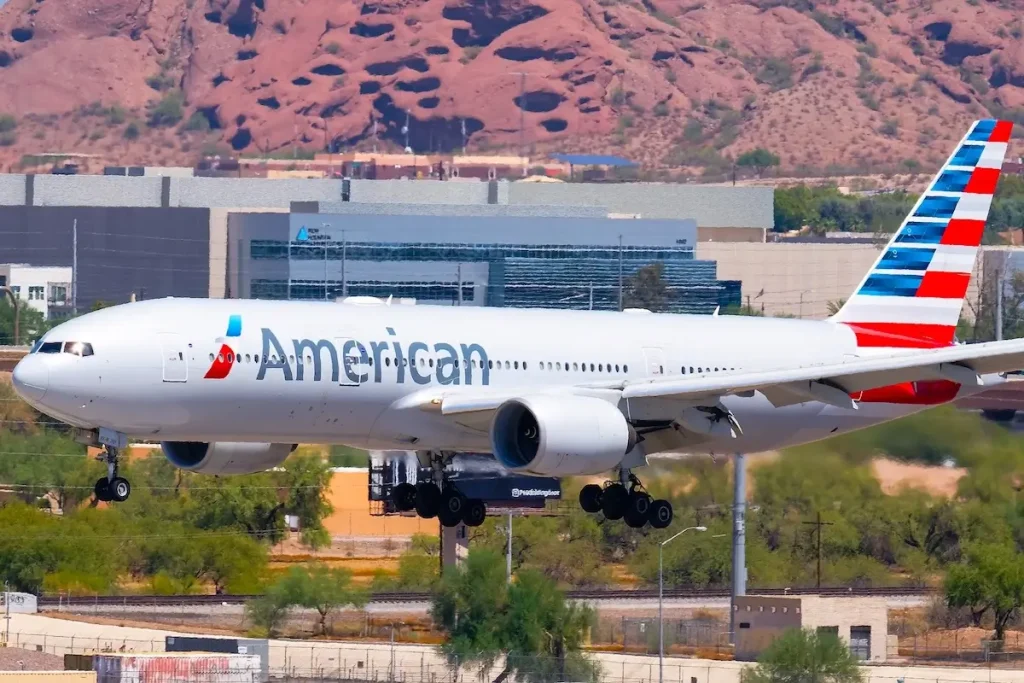Phoenix Sky Harbor Airport 9-4-2023 Phoenix, AZ USA American Airlines Boeing 777-200 N765AN on final for 26 at Sky Harbor International