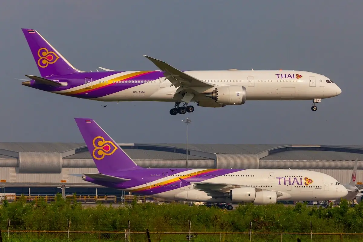Thai airways Boeing 787-9 HS-TWA landing to Suwannabhum airport and Airbus A380-841 HS-TUC