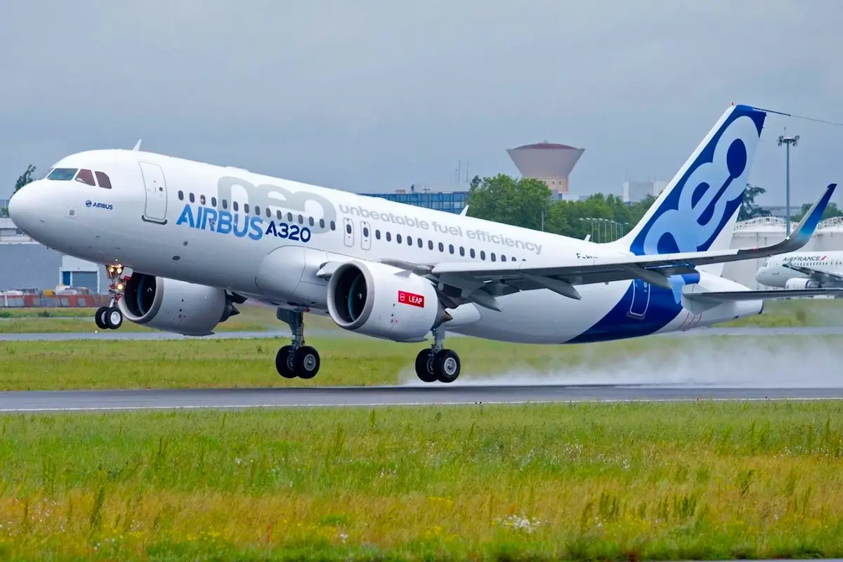 Airbus A320neo takeoff