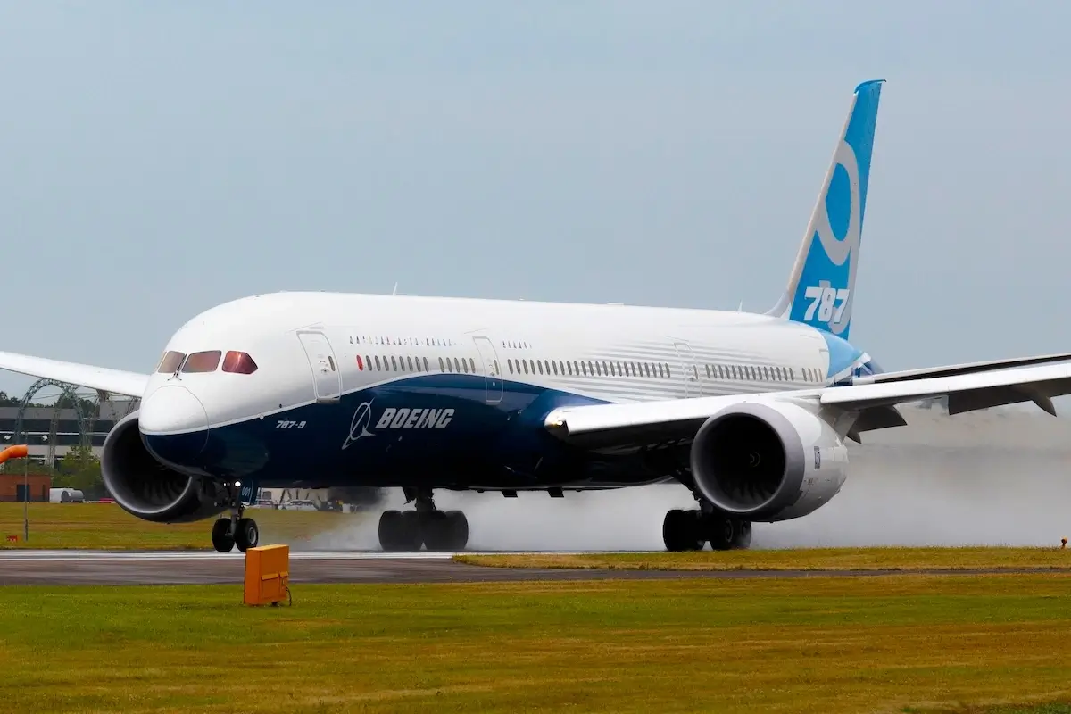 Farnborough - July 19, 2014: A Boeing 787-9 Dreamliner landing