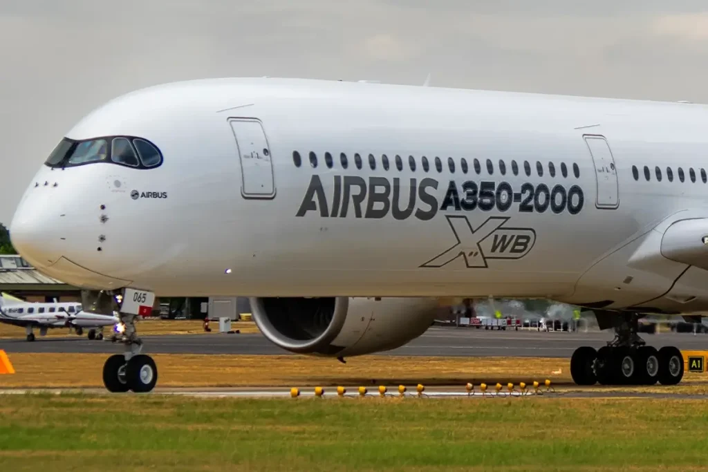 A possible Airbus A350-2000, a stretch of the A350-1000