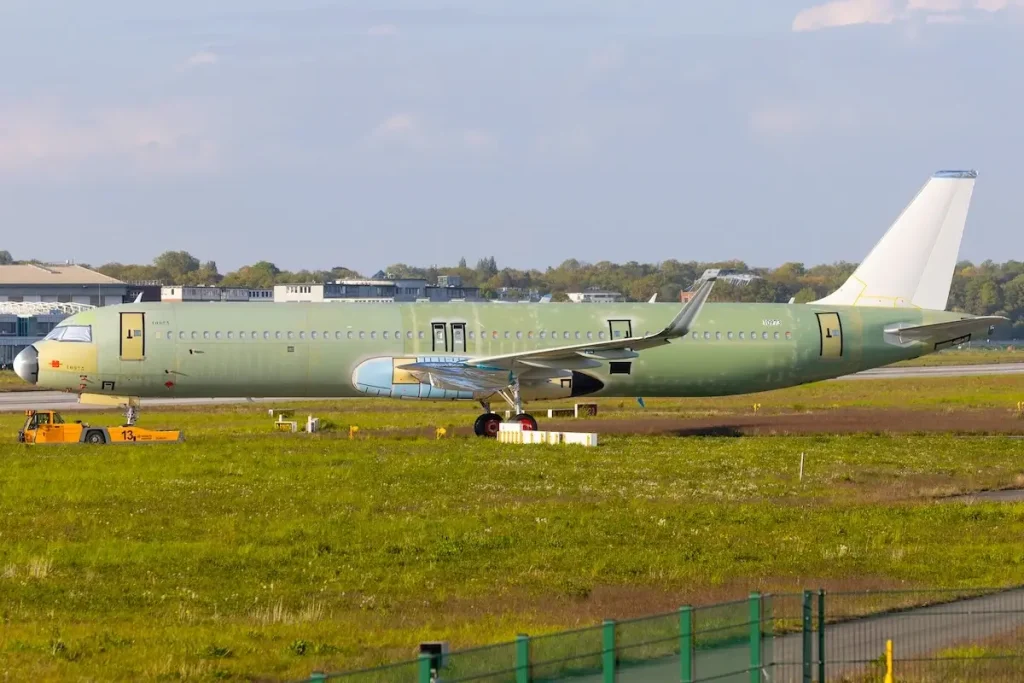 Hamburg, Germany - May 5, 2022 - S7 - Siberia Airlines (S7 | SBI) at Hamburg Finkenwerder (EDHI|XFW) with an Airbus A321-271NX A21N (D- | 10973).