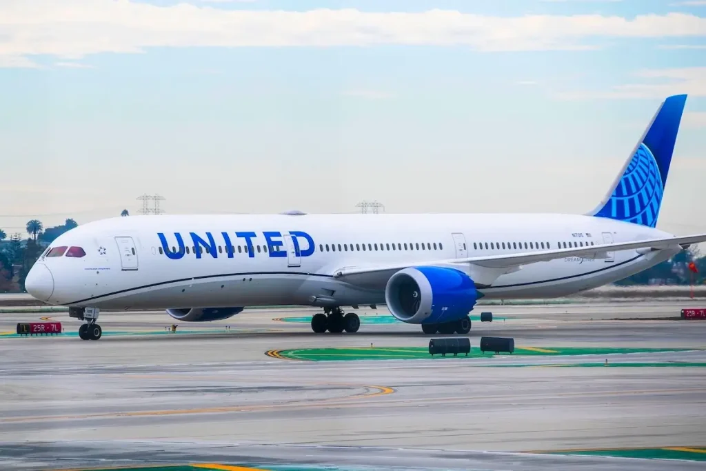 2024-11-15 Los Angeles USA Reg:N17015, United Airlines, Boeing 787-10 Dreamliner.