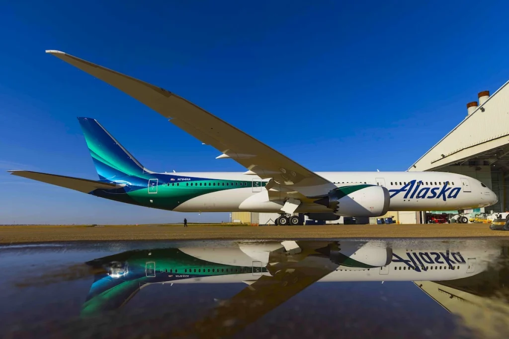 An Alaska Airlines Boeing 787 Dreamliner
