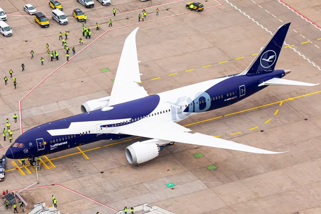 A Lufthansa Boeing 787-9 Dreamliner