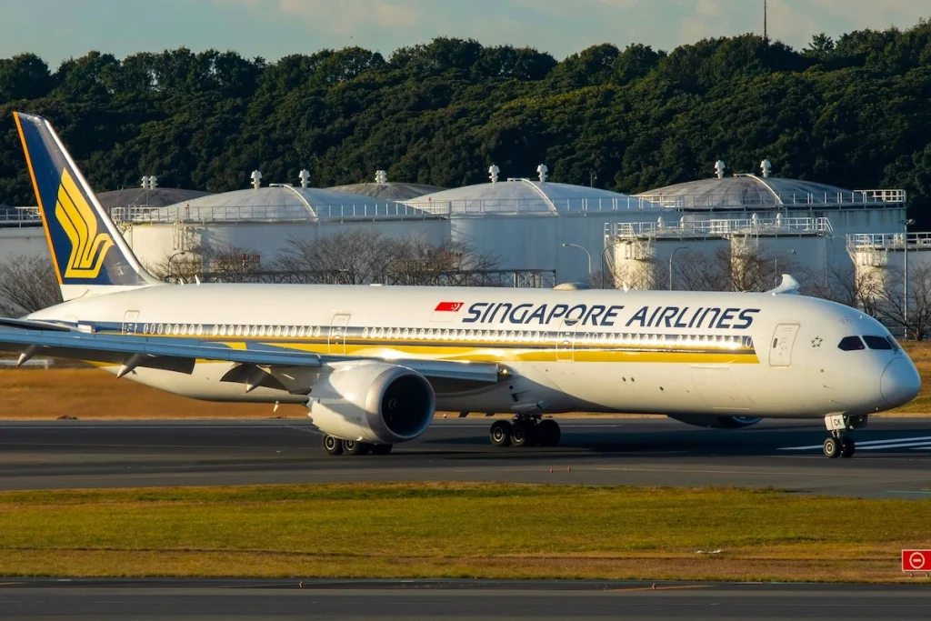 Chiba, Japan - December 19, 2020:Singapore Airlines Boeing B787-10 Dreamliner (9V-SCK) passenger plane.