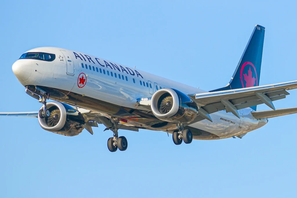 An Air Canada Boeing 737 MAX 8 arriving into Pearson Airport - Photo: Peter Bueno / shutterstock