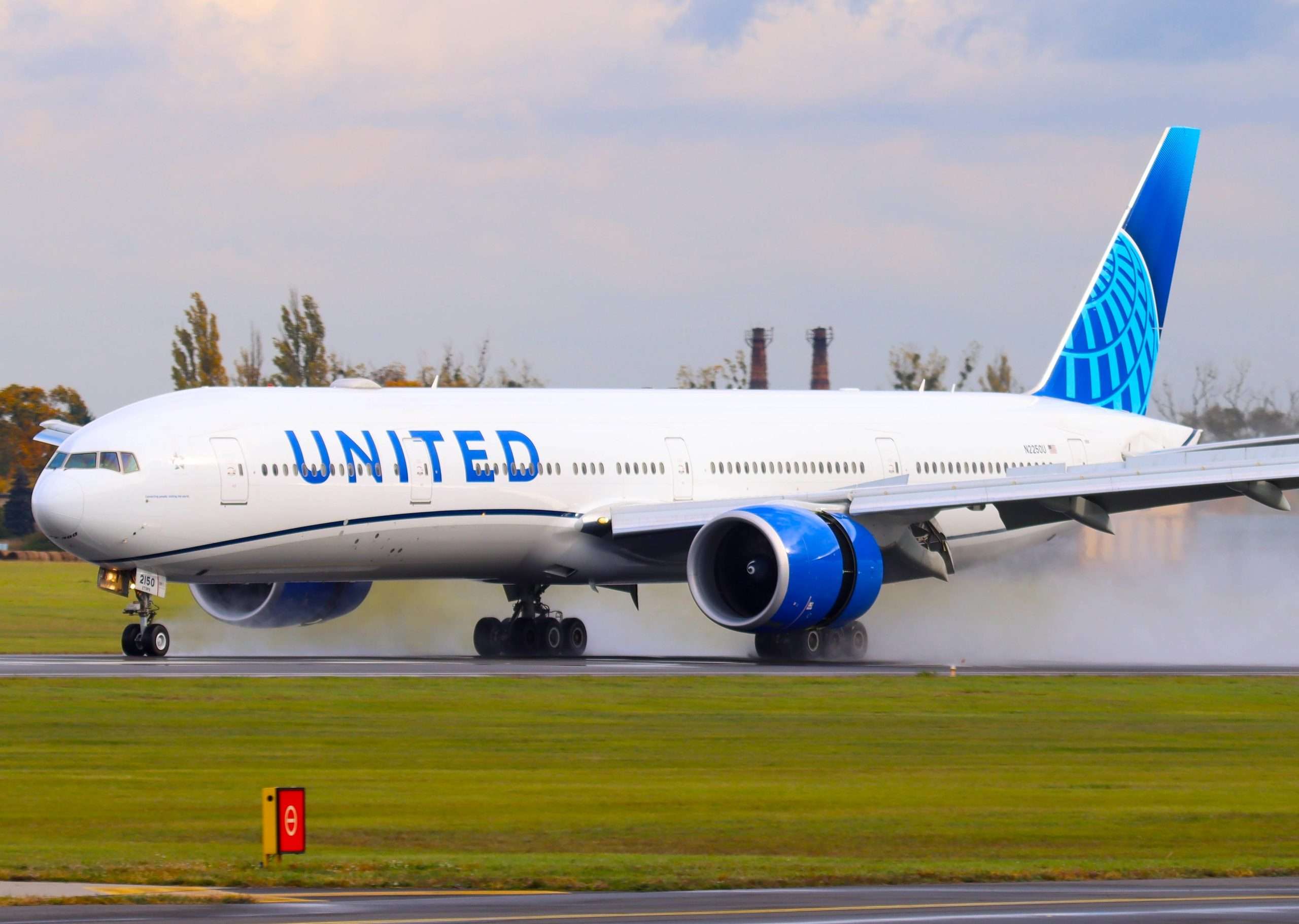 Poznań, Poland - 21.10.2021 - Poznań - Ławica Airport, United Airlines, Boeing 777-300ER,N2250U