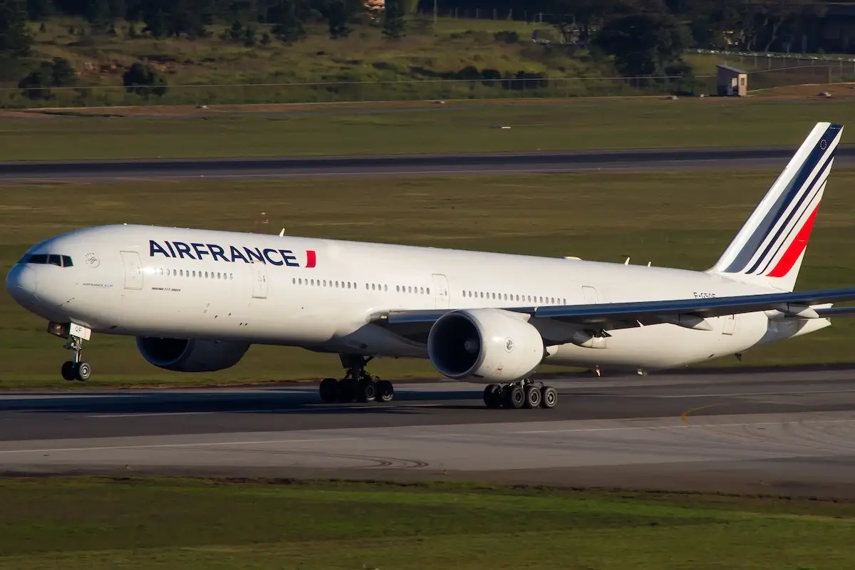 Boeing 777-300ER of Air France at Guarulhos International Airport - Sao Paulo Brazil - 05/05/2016
