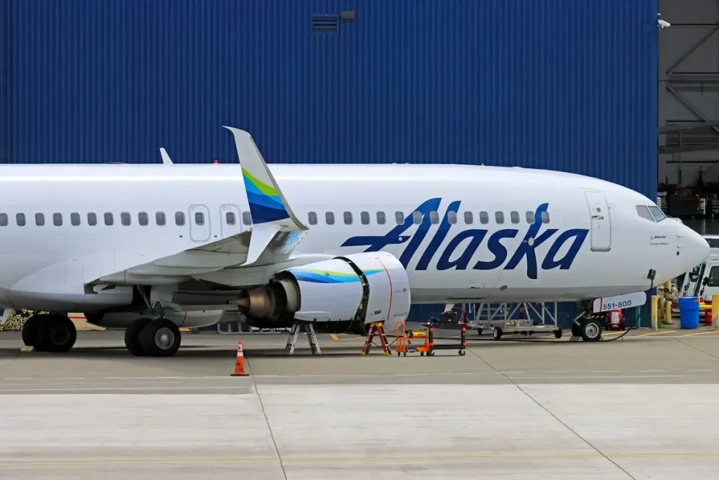 An Alaska Airlines Boeing 737-890 at Seattle Tacoma International Airport