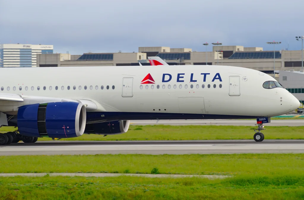 A Delta Airbus A350 in Los Angeles