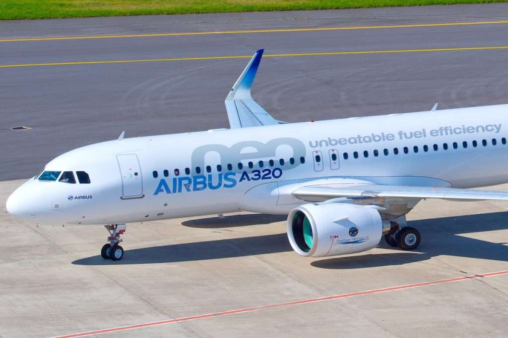 An Airbus A320neo taxiing