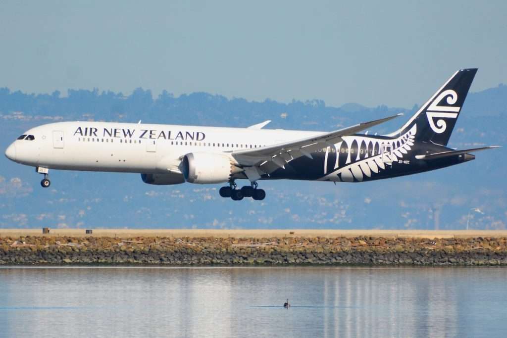 An Air New Zealand Boeing 787 moments before touchdown