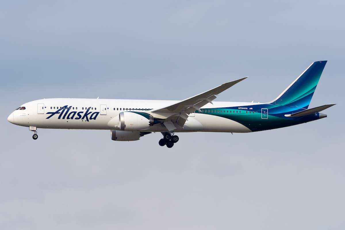 Alaska Airlines' brand new Boeing 787-9 Dreamliner landing at Incheon International Airport