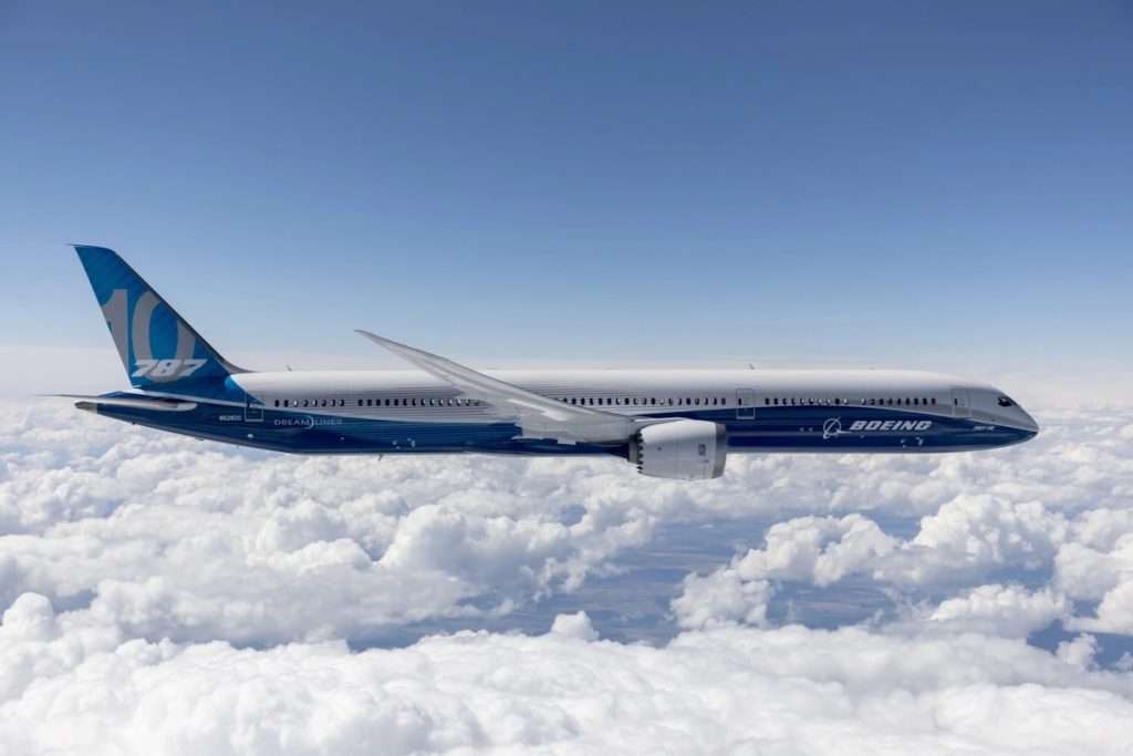 Boeing 787-10 Dreamliner during first flight