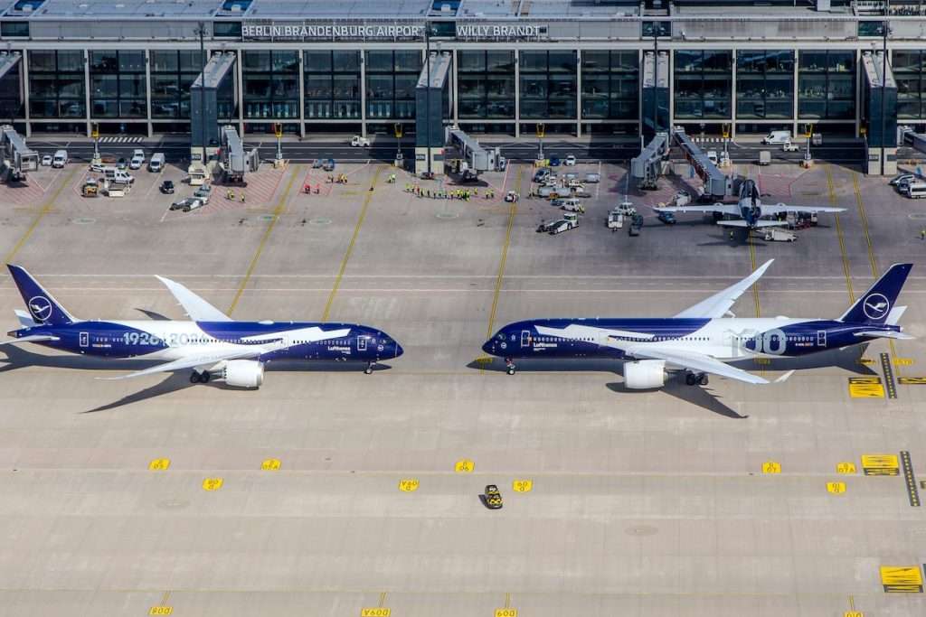 Lufthansa Boeing 787 and Airbus A350