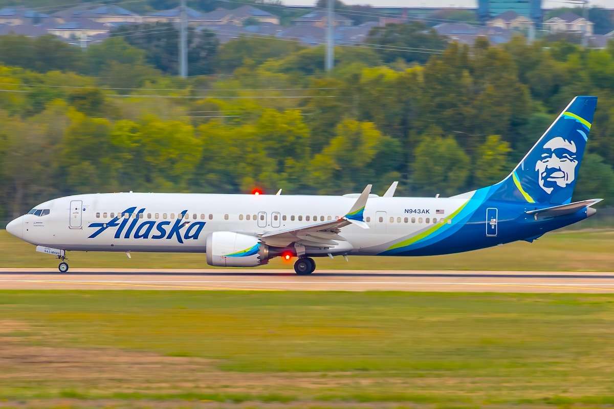 Alaska Airlines Boeing 737 at Austin
