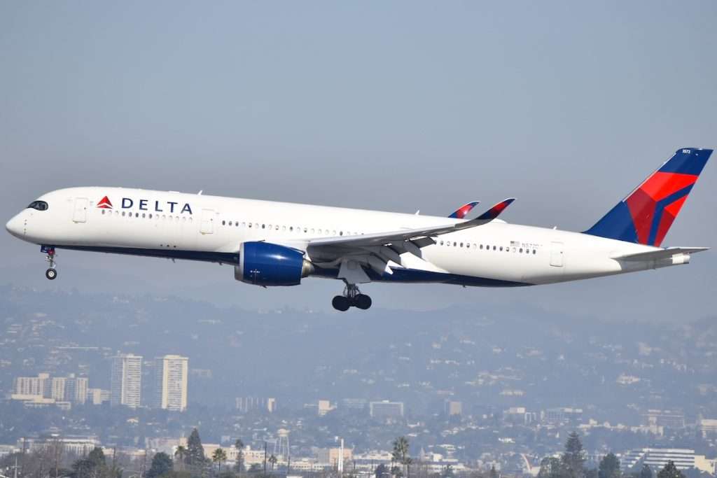 A Delta Airbus A350-900 arriving in Los Angeles