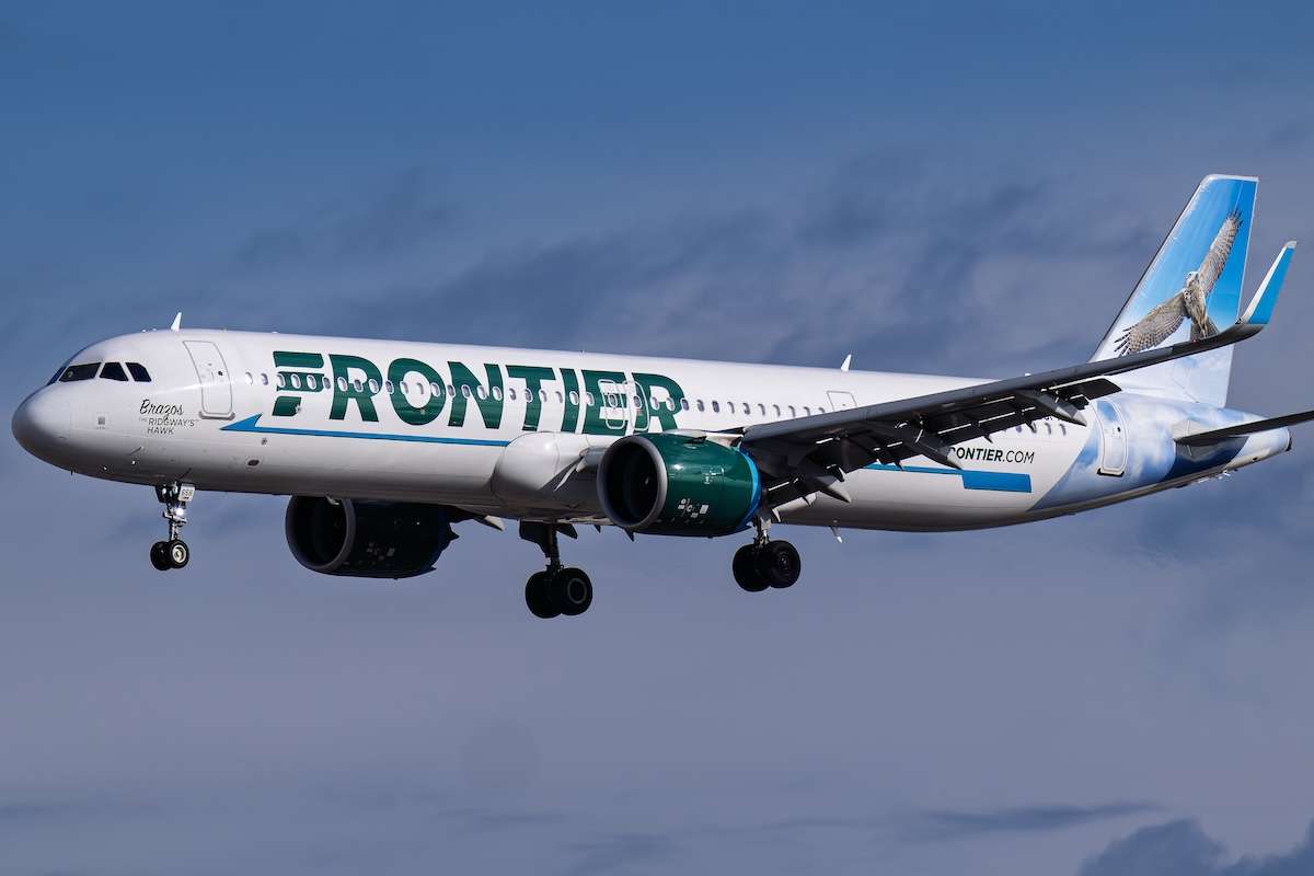 Frontier Airlines Airbus A321Neo N658FR landing on runway 26 at Phoenix Sky Harbor Intl. Airport.