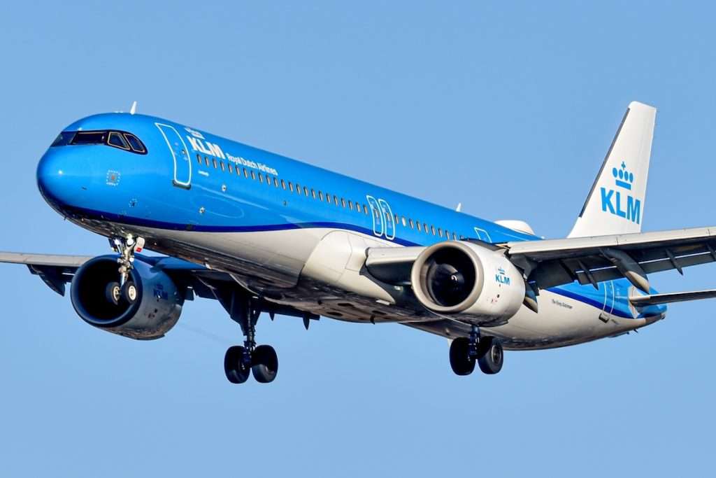 KLM A321Neo arriving at Manchester Airport.