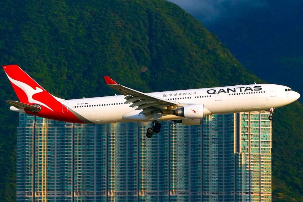 A Qantas Airbus A330-303