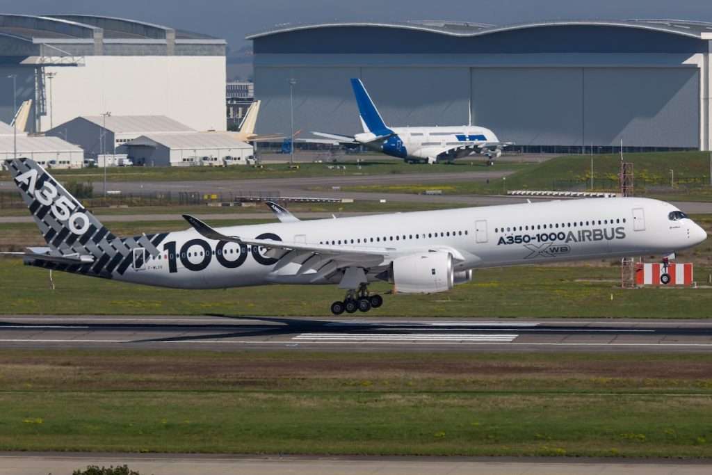 Airbus A350-1000 about to land in Toulouse