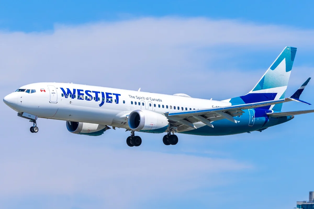 C-FEWJ WestJet Boeing 737-8 MAX landing at San Diego SAN (KSAN)
