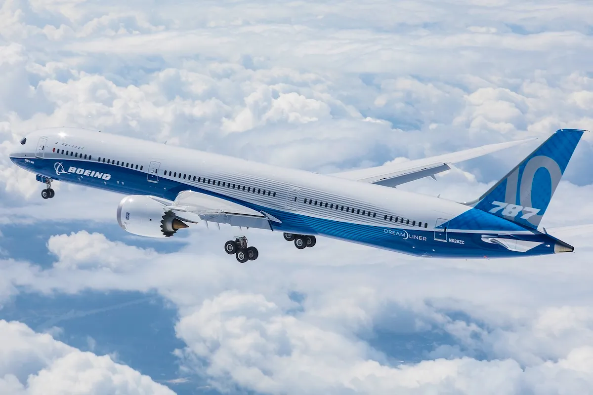 Boeing 787 Dreamliner operates its first flight