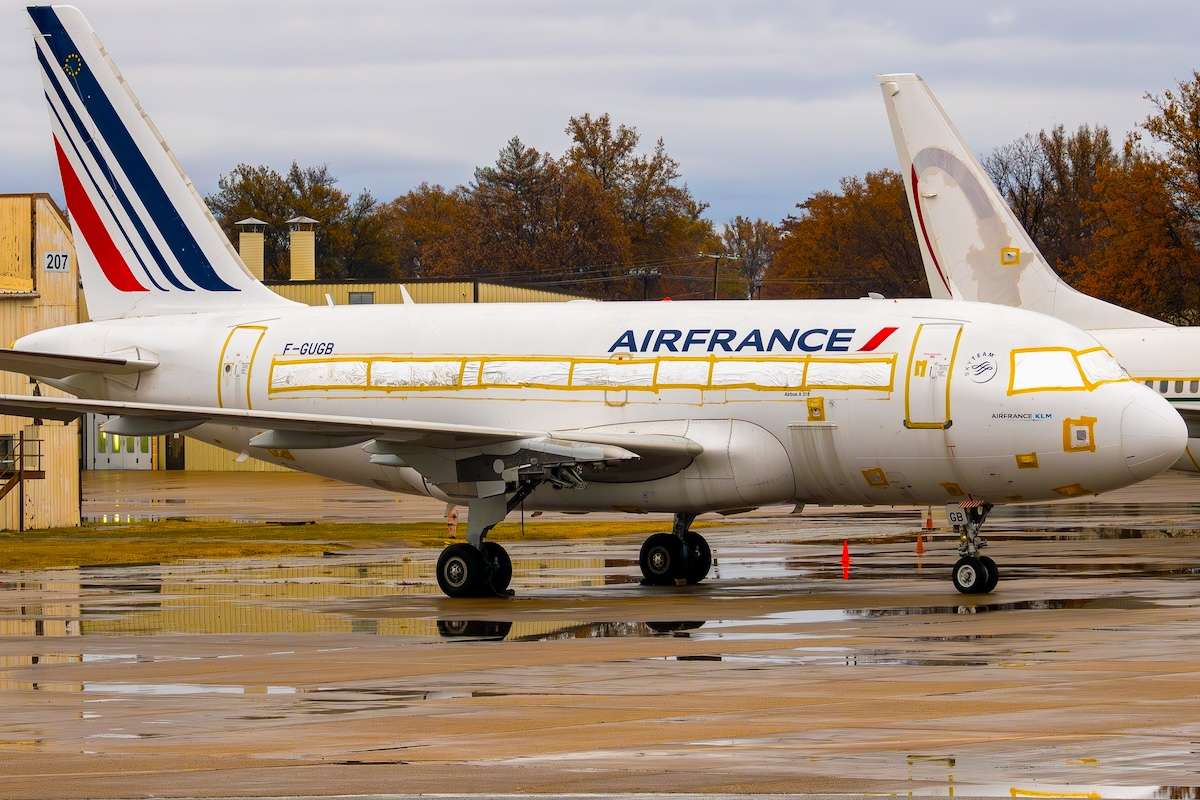 Air France Airbus 318 F-GUGB in queue to be dismantled.
