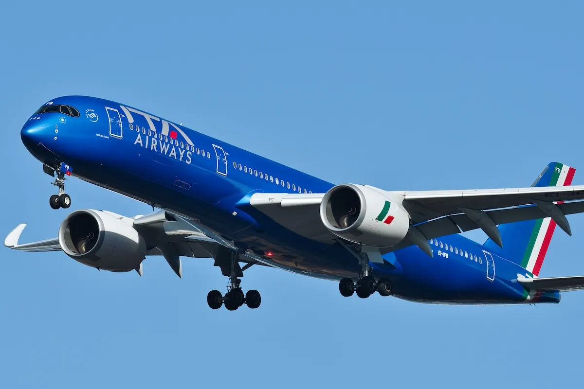 ITA Airways Airbus A350-900 (EI-IFB) on final approach to Haneda Airport