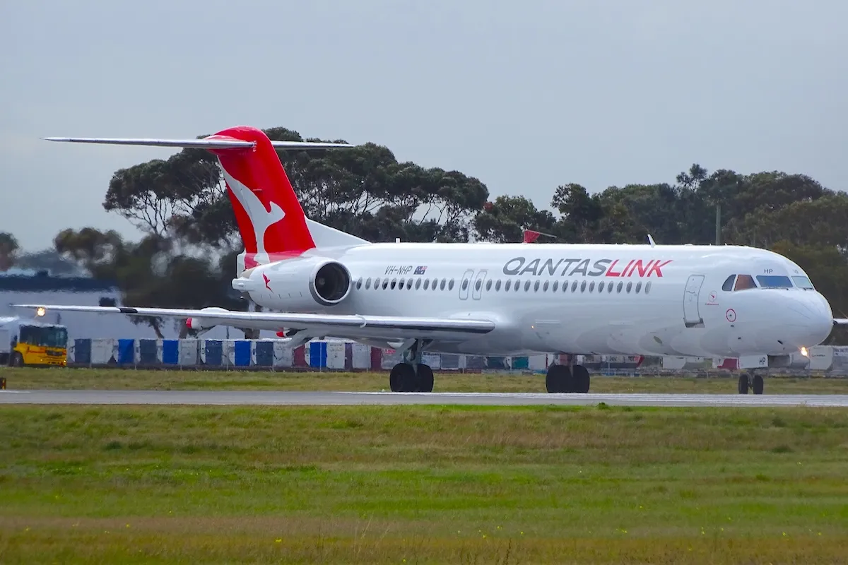 Qantaslink Fokker 100 VH-NHP