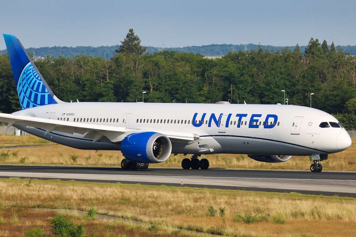 A United Airlines Boeing 787-9 Dreamliner at Frankfurt Airport from Denver