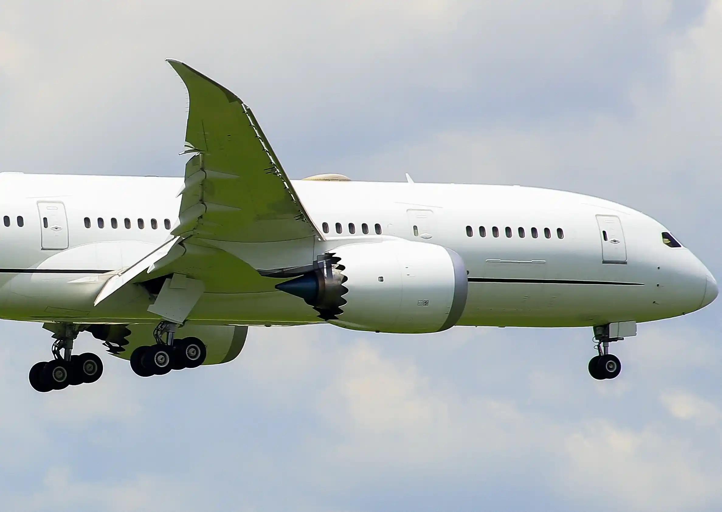 A Boeing 787-8(BBJ) Dreamliner of Korean Air with registration HL8508 approach Tan Son Nhat international airport