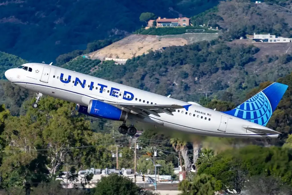 United Airbus A320 registered as N464UA
