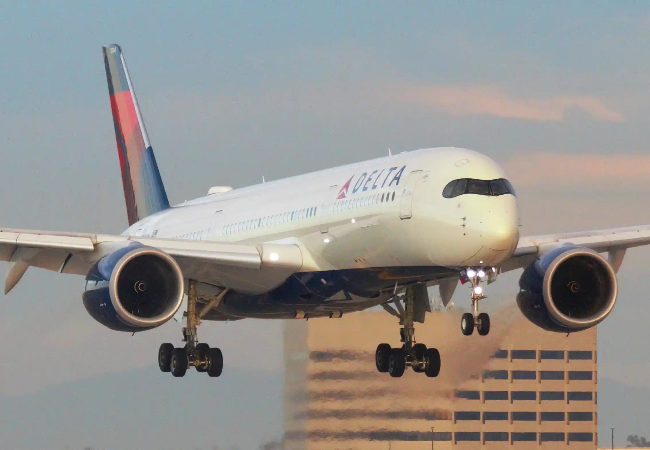 Delta Airbus A350-941 arriving at Los Angeles International Airport (LAX/KLAX)