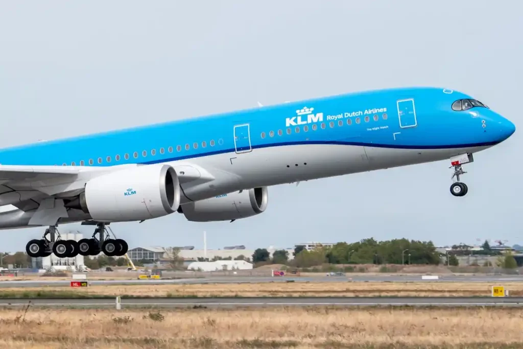 KLM's first Airbus A350-900 on its delivery flight